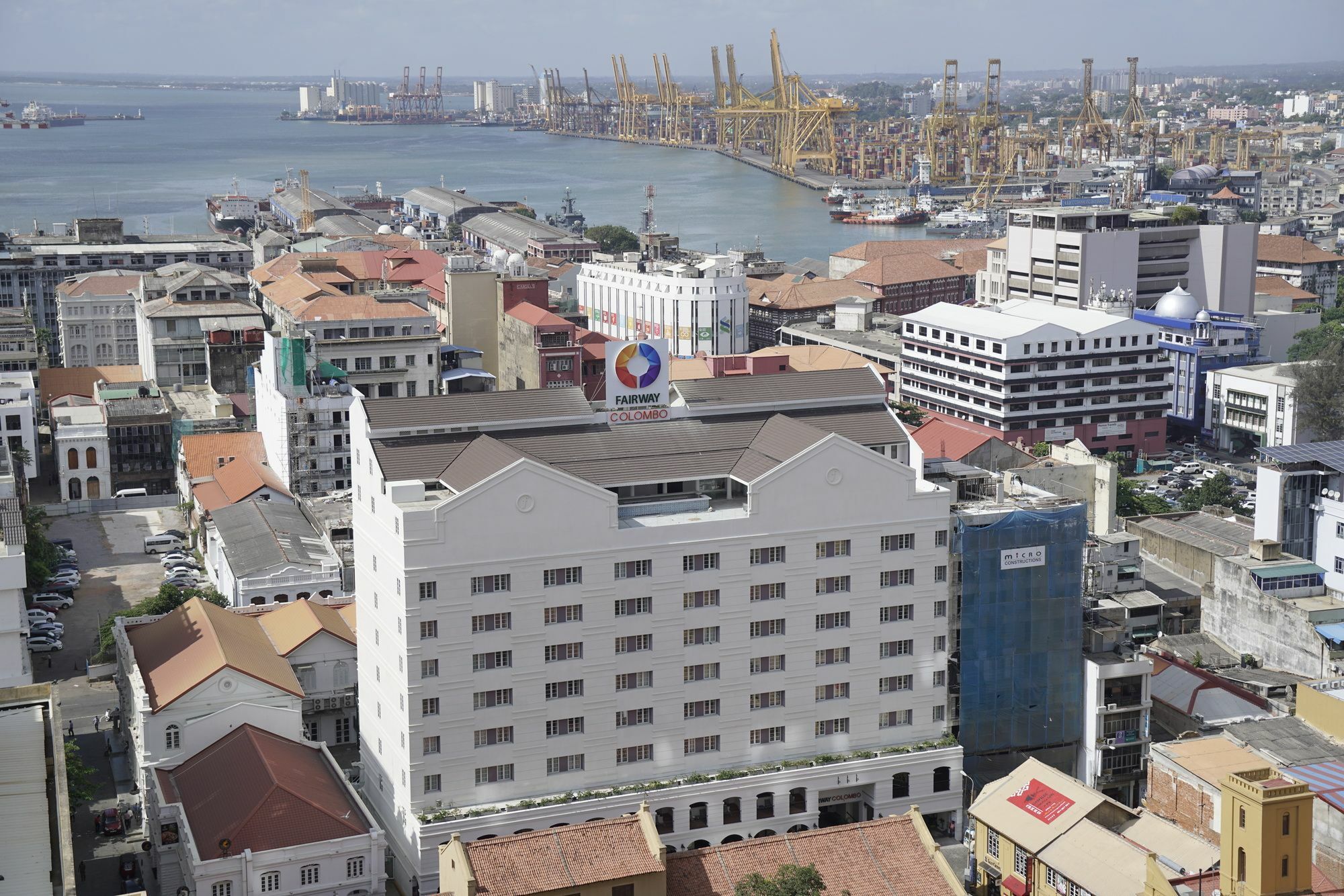 Hotel Fairway - Sri Lanka's First With Robot Technology 4*